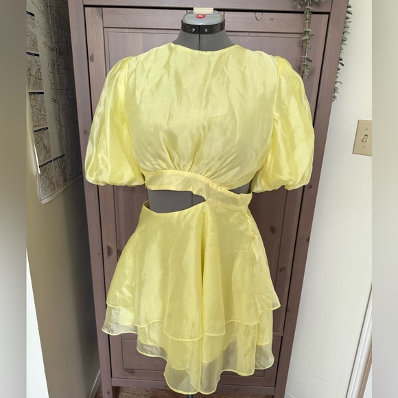 Bardot Dresses & Skirts - Bardot Light Yellow Cutout Puff-Sleeve Mini Dress